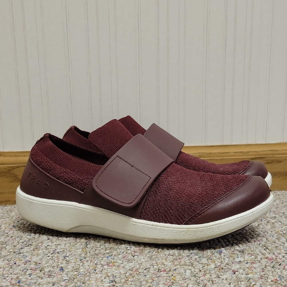 Traq By Alegria Burgundy Slip On Shoes W/velcro. Sz 38. (US 8). Slip Resistant